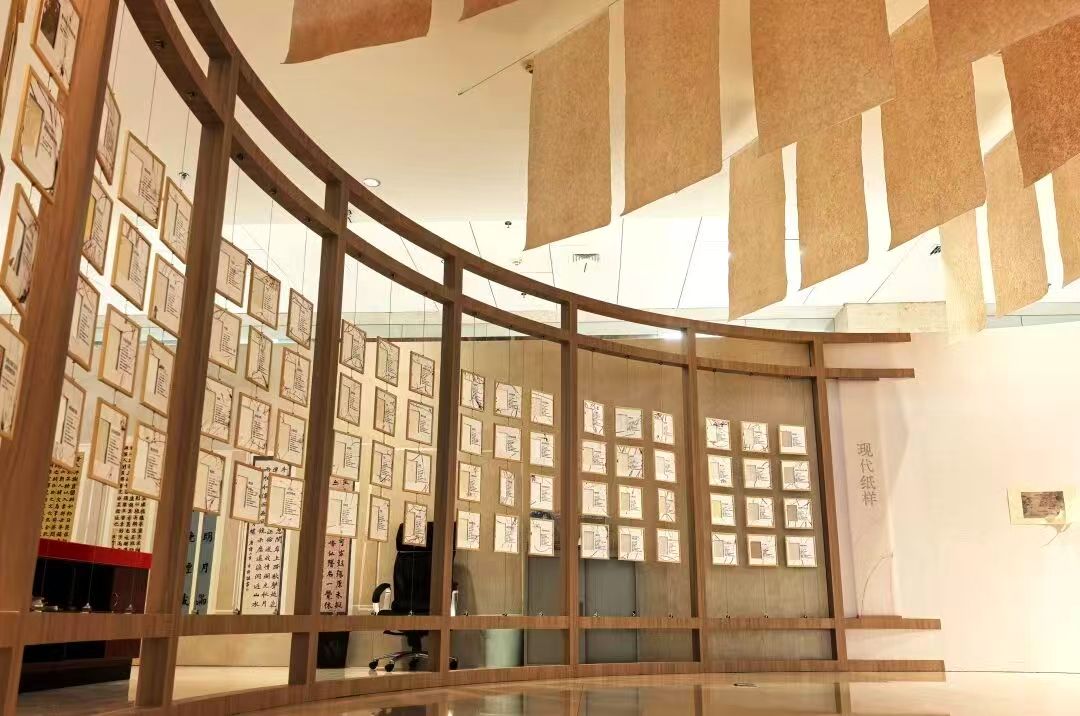 第二站：展览导赏《潮润素笺——纸与水的修复对话》